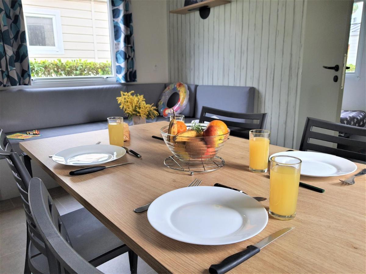 Camping Le Clos Des Pins Hotel Сент-Илер-де-Рие Екстериор снимка
