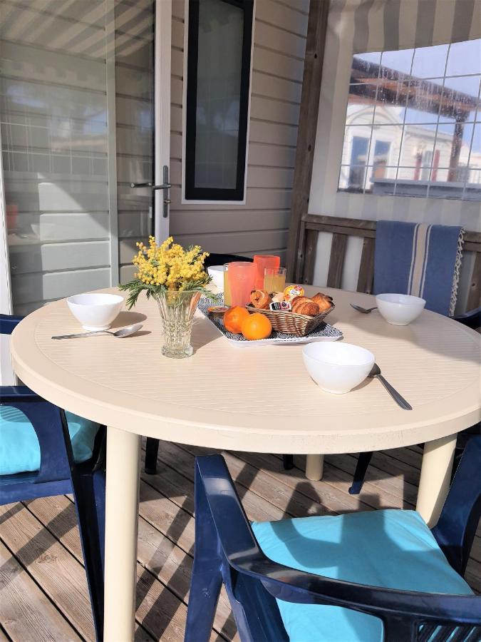 Camping Le Clos Des Pins Hotel Сент-Илер-де-Рие Екстериор снимка