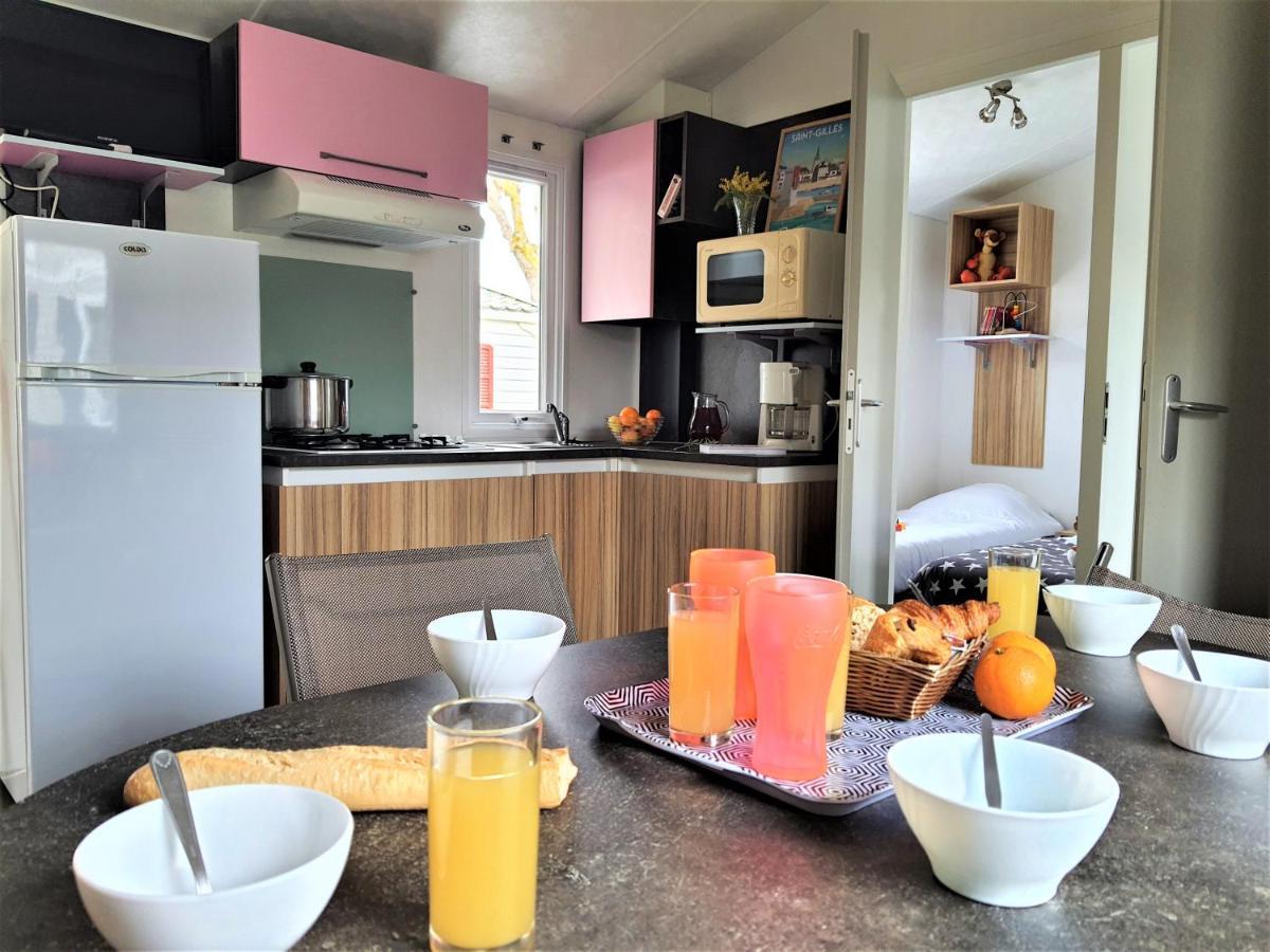 Camping Le Clos Des Pins Hotel Сент-Илер-де-Рие Екстериор снимка