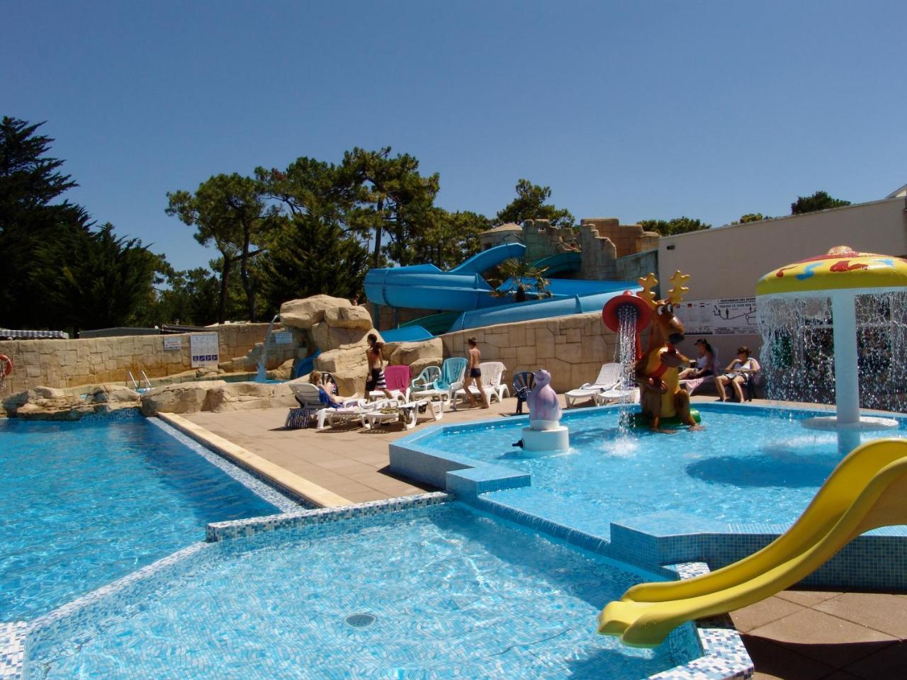 Camping Le Clos Des Pins Hotel Сент-Илер-де-Рие Екстериор снимка